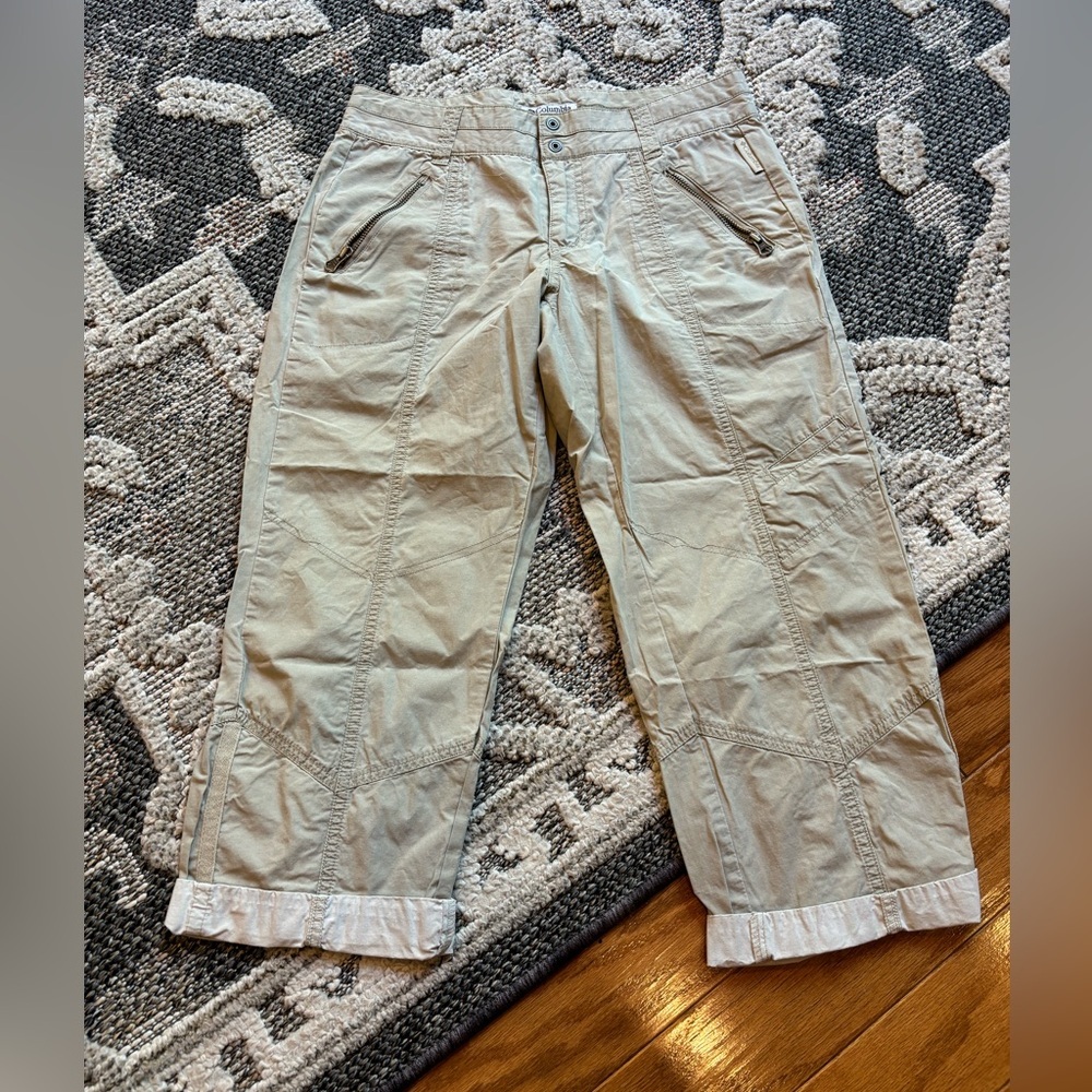 Columbia Women's Tan Capris
